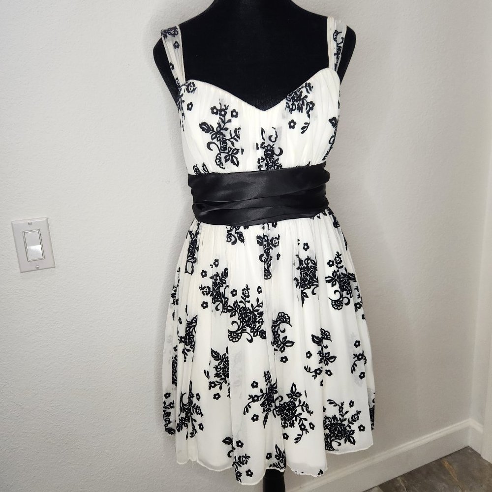 White knee length party/event dress